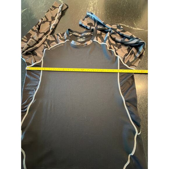 UnderArmour Baselayer black and gray camo heatgear LT - Picture 9 of 9